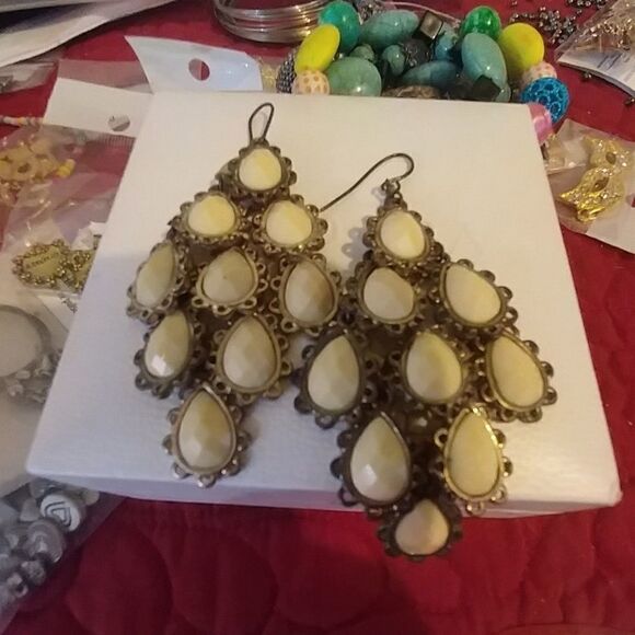 Free Vintage dangle teardrop earrings - Picture 1 of 1